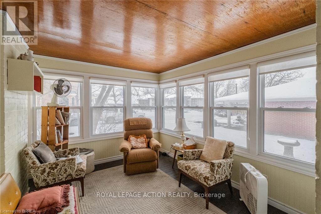 17 Hawarden Avenue, Brantford, ON - Indoor