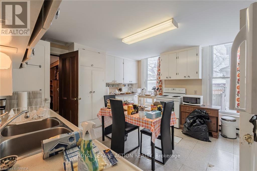 17 Hawarden Avenue, Brantford, ON - Indoor Photo Showing Kitchen With Double Sink