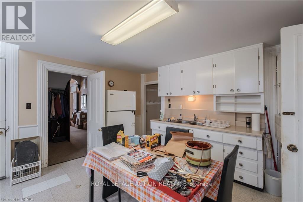 17 Hawarden Avenue, Brantford, ON - Indoor