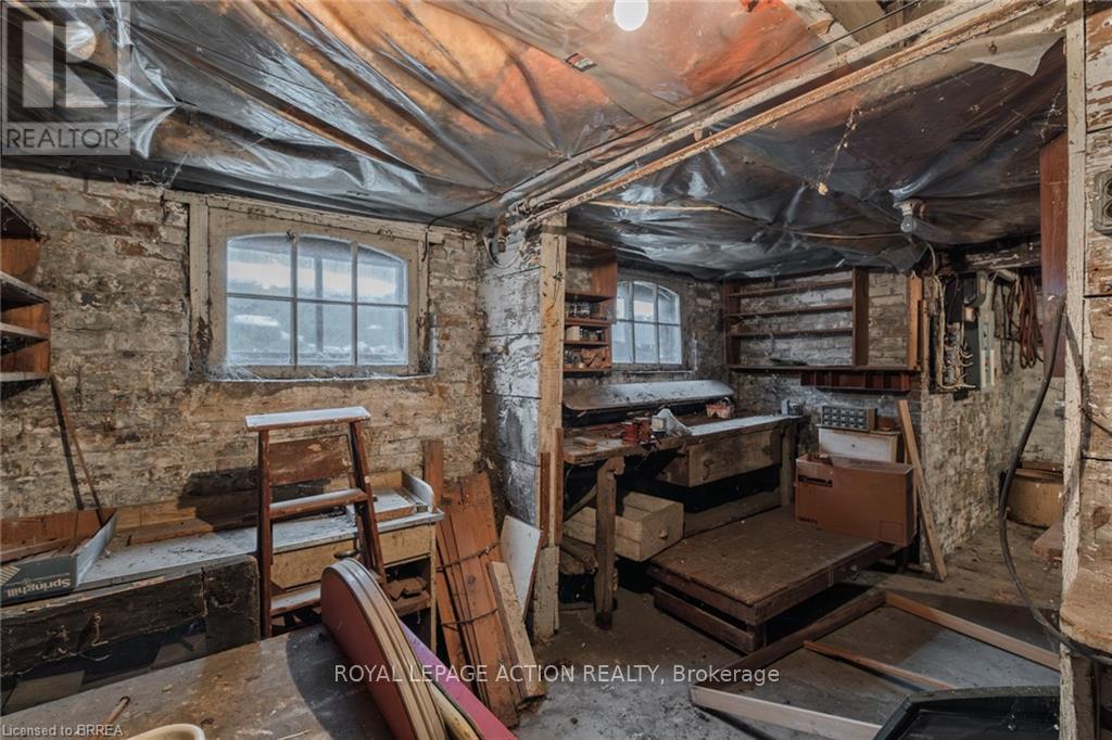 17 Hawarden Avenue, Brantford, ON - Indoor