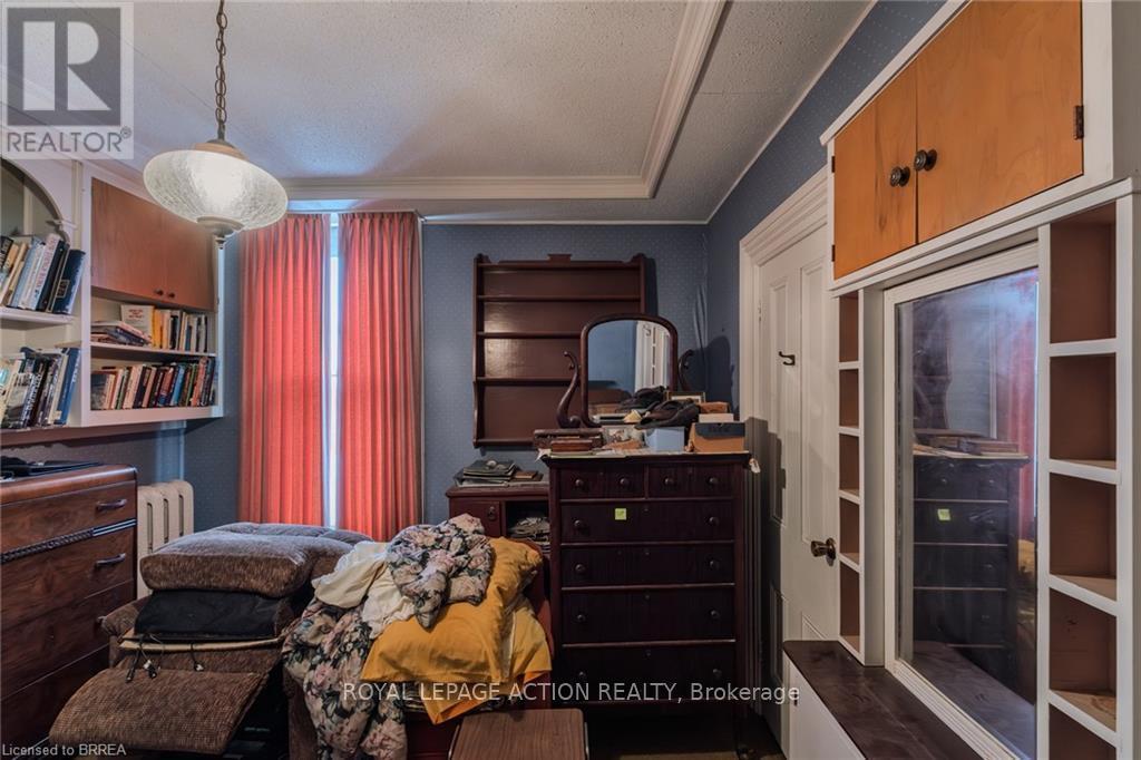 17 Hawarden Avenue, Brantford, ON - Indoor