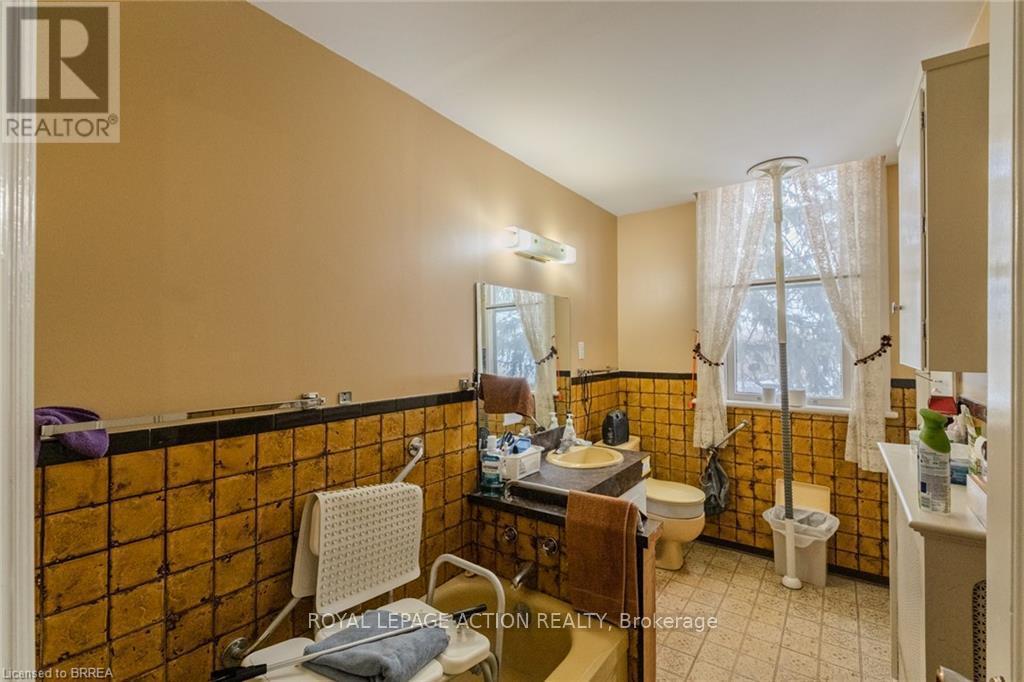 17 Hawarden Avenue, Brantford, ON - Indoor