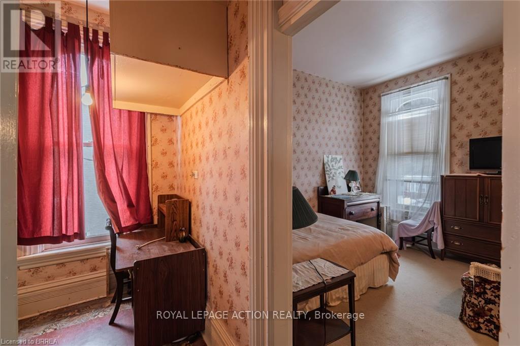 17 Hawarden Avenue, Brantford, ON - Indoor Photo Showing Bedroom