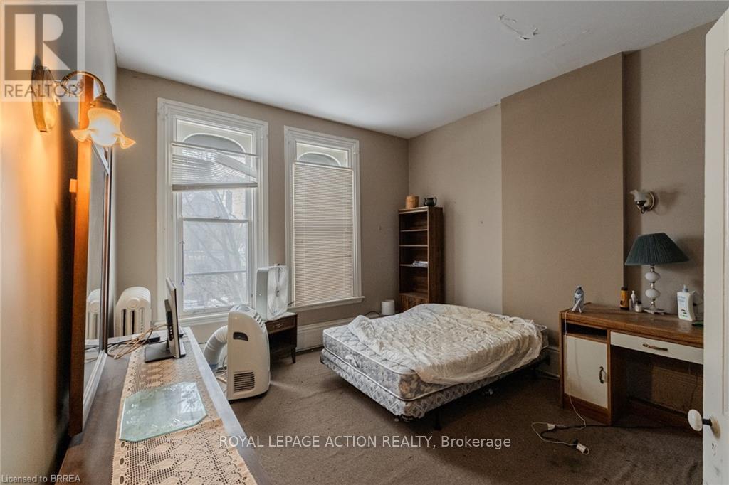 17 Hawarden Avenue, Brantford, ON - Indoor Photo Showing Bedroom