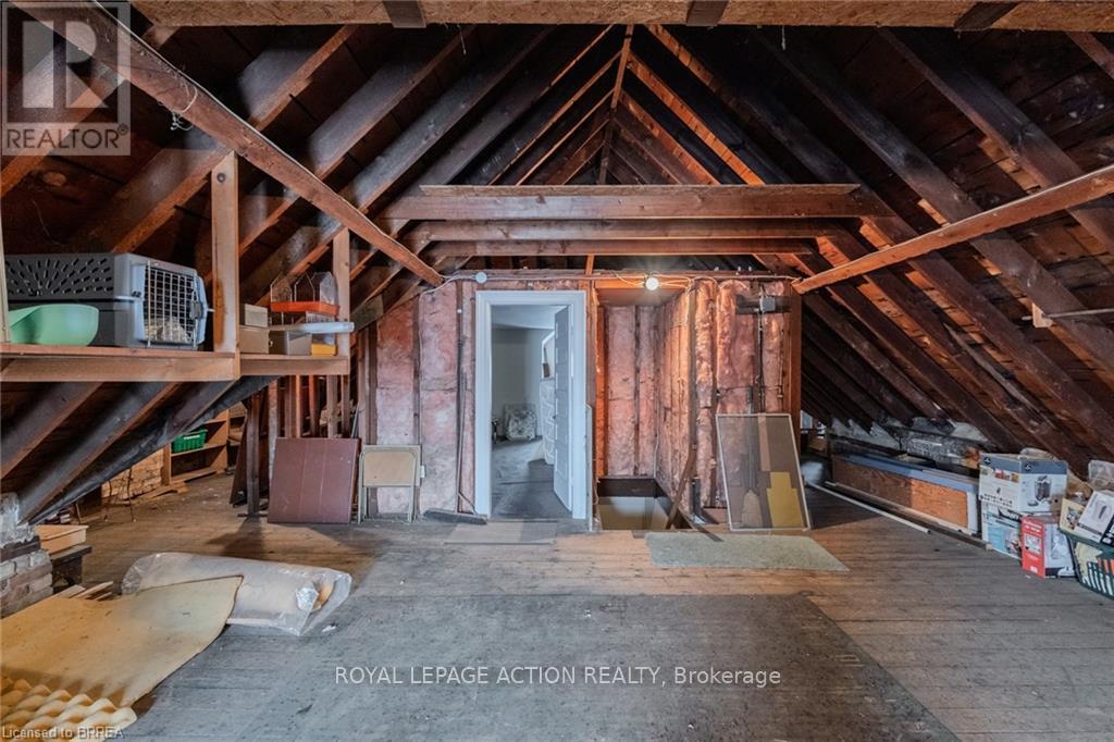 17 Hawarden Avenue, Brantford, ON - Indoor