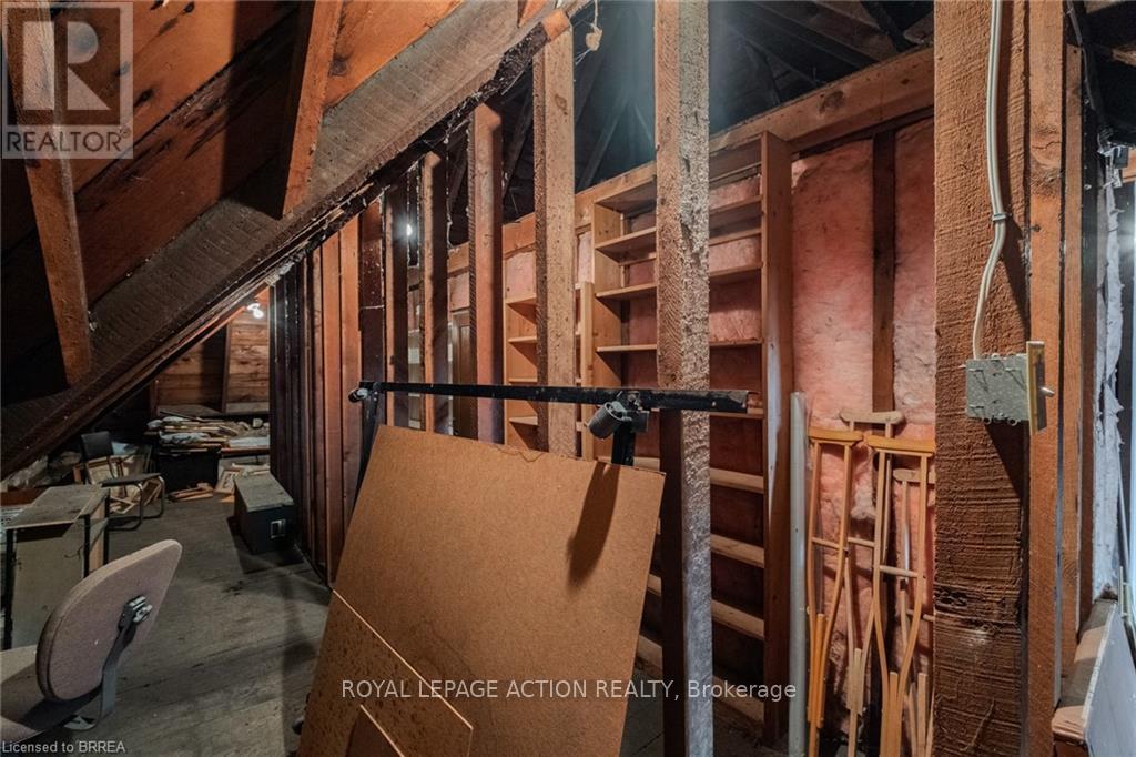 17 Hawarden Avenue, Brantford, ON - Indoor