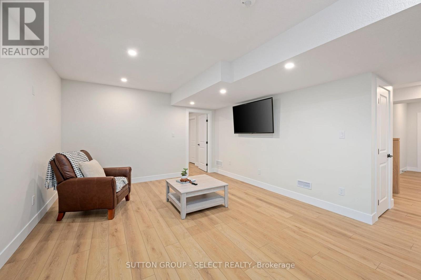 50 Royal Crescent, Southwold (Talbotville), ON - Indoor