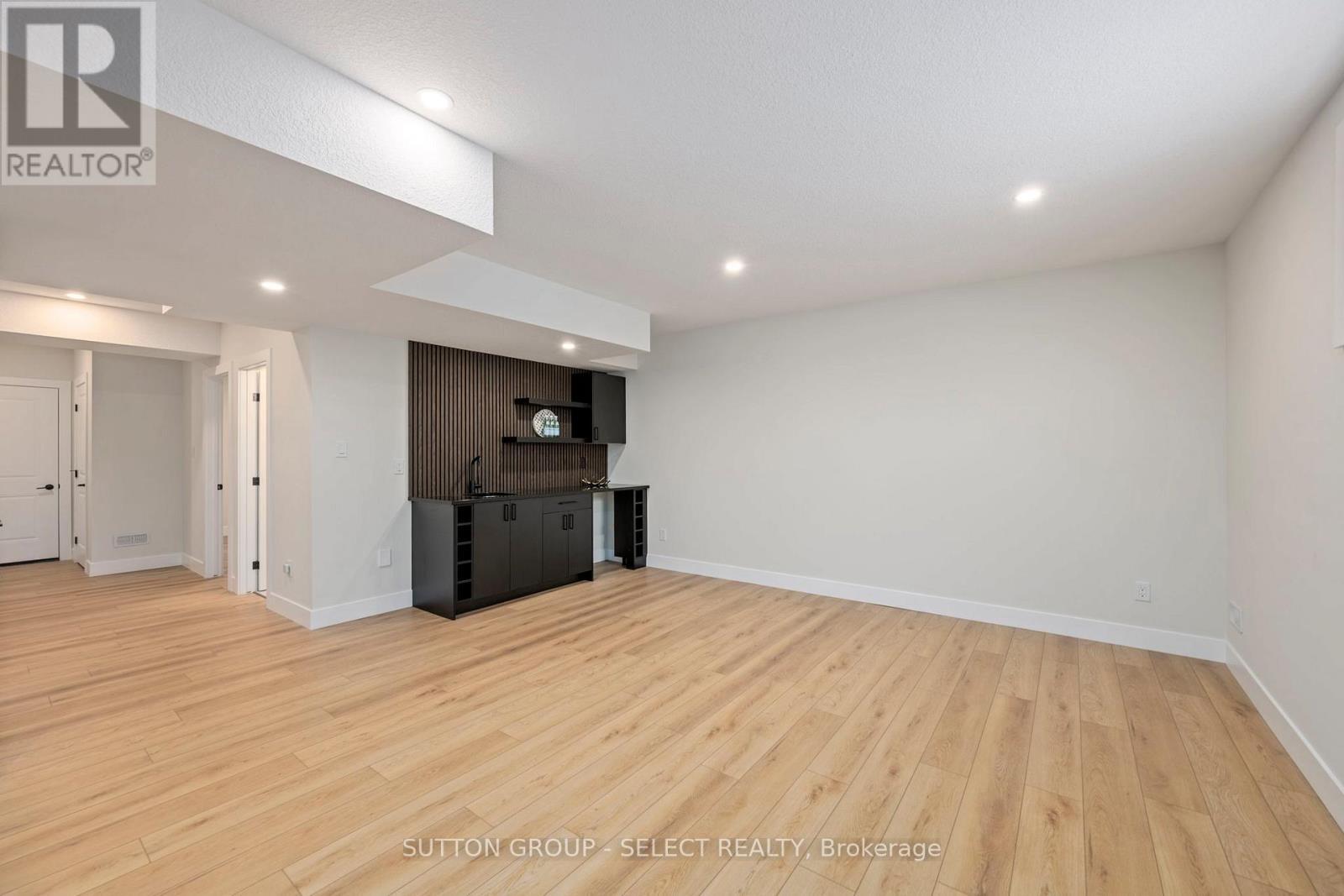 50 Royal Crescent, Southwold (Talbotville), ON - Indoor