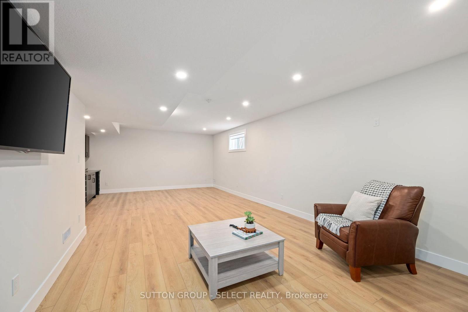 50 Royal Crescent, Southwold (Talbotville), ON - Indoor