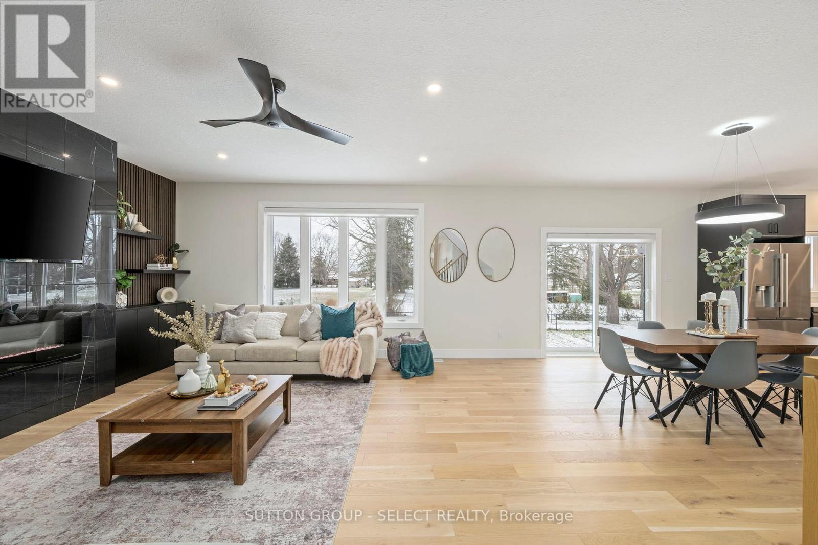 50 Royal Crescent, Southwold (Talbotville), ON - Indoor Photo Showing Living Room
