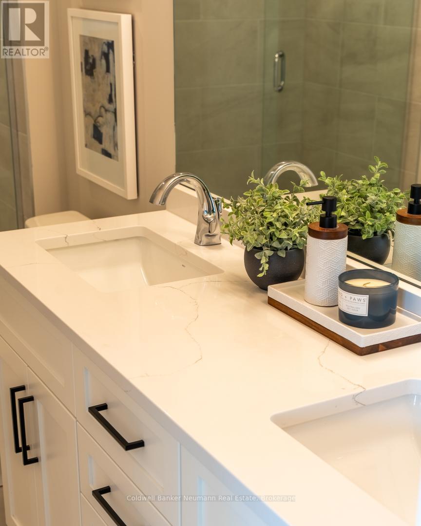 417 - 1882 Gordon Street, Guelph (Pineridge/Westminster Woods), ON - Indoor Photo Showing Bathroom