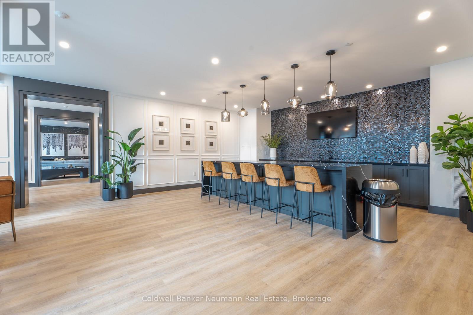 417 - 1882 Gordon Street, Guelph (Pineridge/Westminster Woods), ON - Indoor