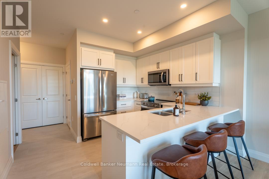 417 - 1882 Gordon Street, Guelph (Pineridge/Westminster Woods), ON - Indoor Photo Showing Kitchen With Double Sink