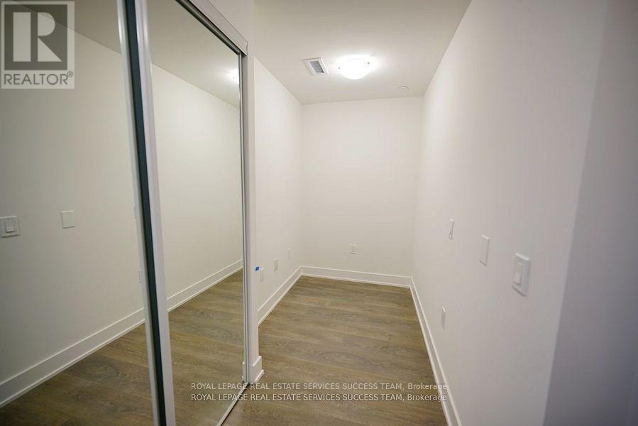 1603 - 204 Burnhamthorpe Road E, Mississauga, ON - Indoor Photo Showing Other Room