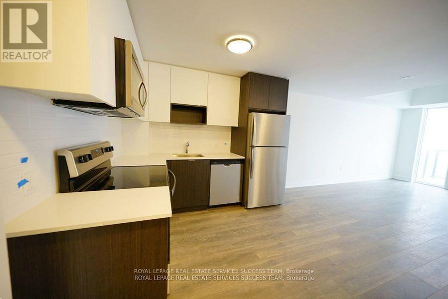 1603 - 204 Burnhamthorpe Road E, Mississauga, ON - Indoor Photo Showing Kitchen With Stainless Steel Kitchen