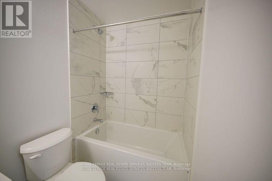 1603 - 204 Burnhamthorpe Road E, Mississauga, ON - Indoor Photo Showing Bathroom