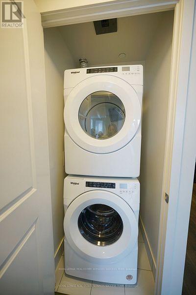 1603 - 204 Burnhamthorpe Road E, Mississauga, ON - Indoor Photo Showing Laundry Room