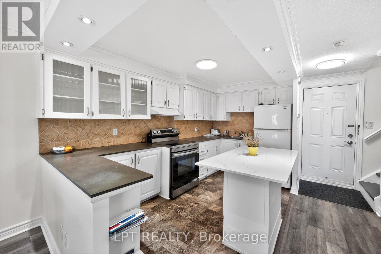 103 - 3040 Constitution Boulevard, Mississauga, ON - Indoor Photo Showing Kitchen