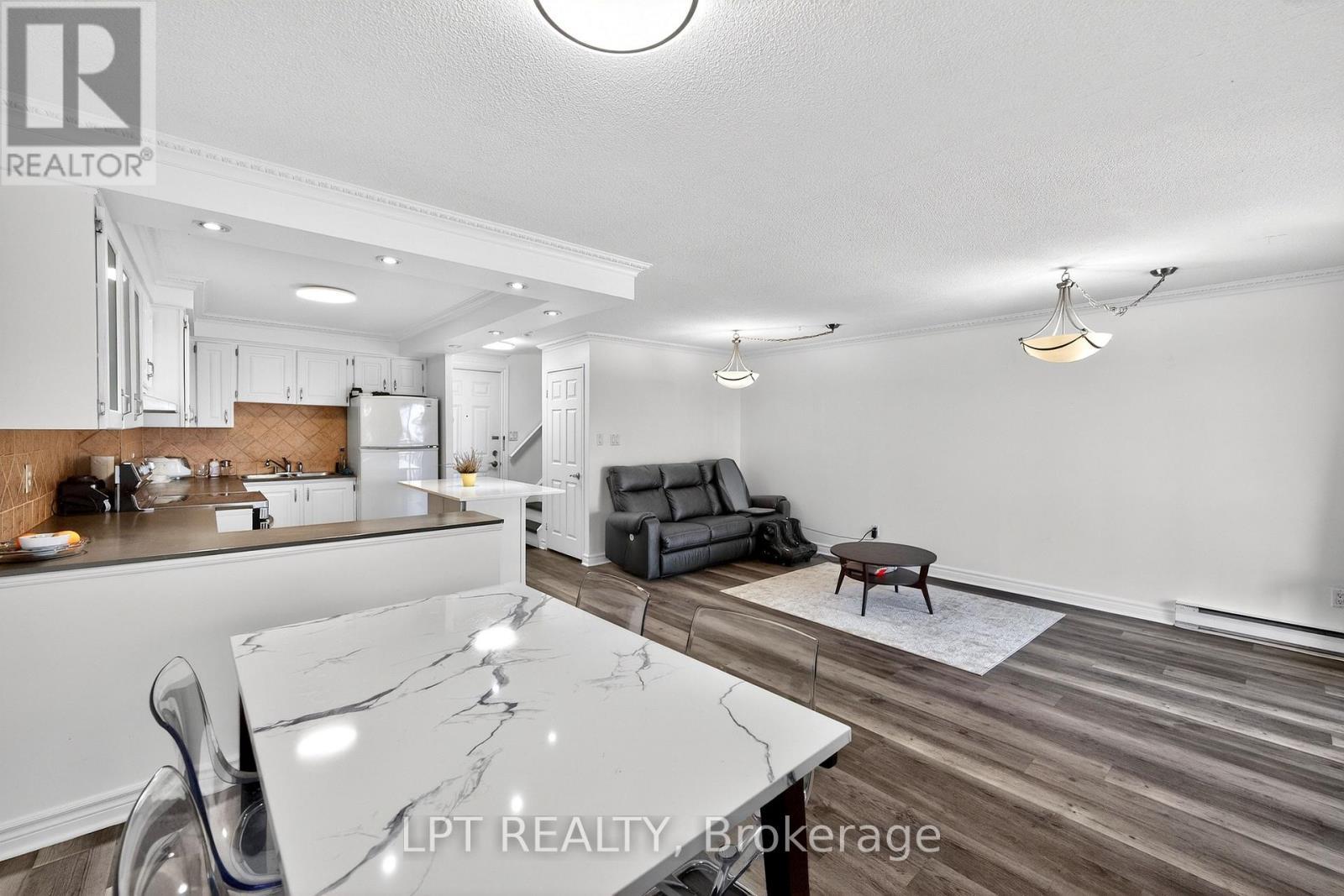 103 - 3040 Constitution Boulevard, Mississauga, ON - Indoor Photo Showing Kitchen