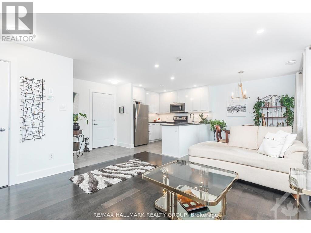 10 - 340 Tribeca Private, Ottawa, ON - Indoor Photo Showing Living Room