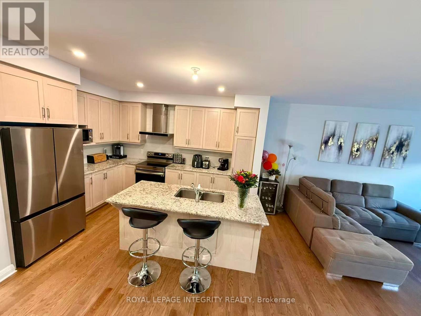 519 Hitzlay Terrace, Ottawa, ON - Indoor Photo Showing Kitchen With Stainless Steel Kitchen With Double Sink