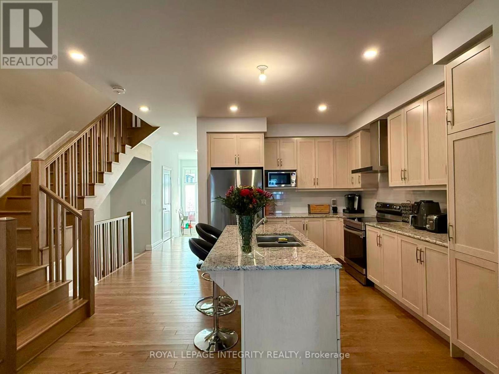 519 Hitzlay Terrace, Ottawa, ON - Indoor Photo Showing Kitchen With Double Sink