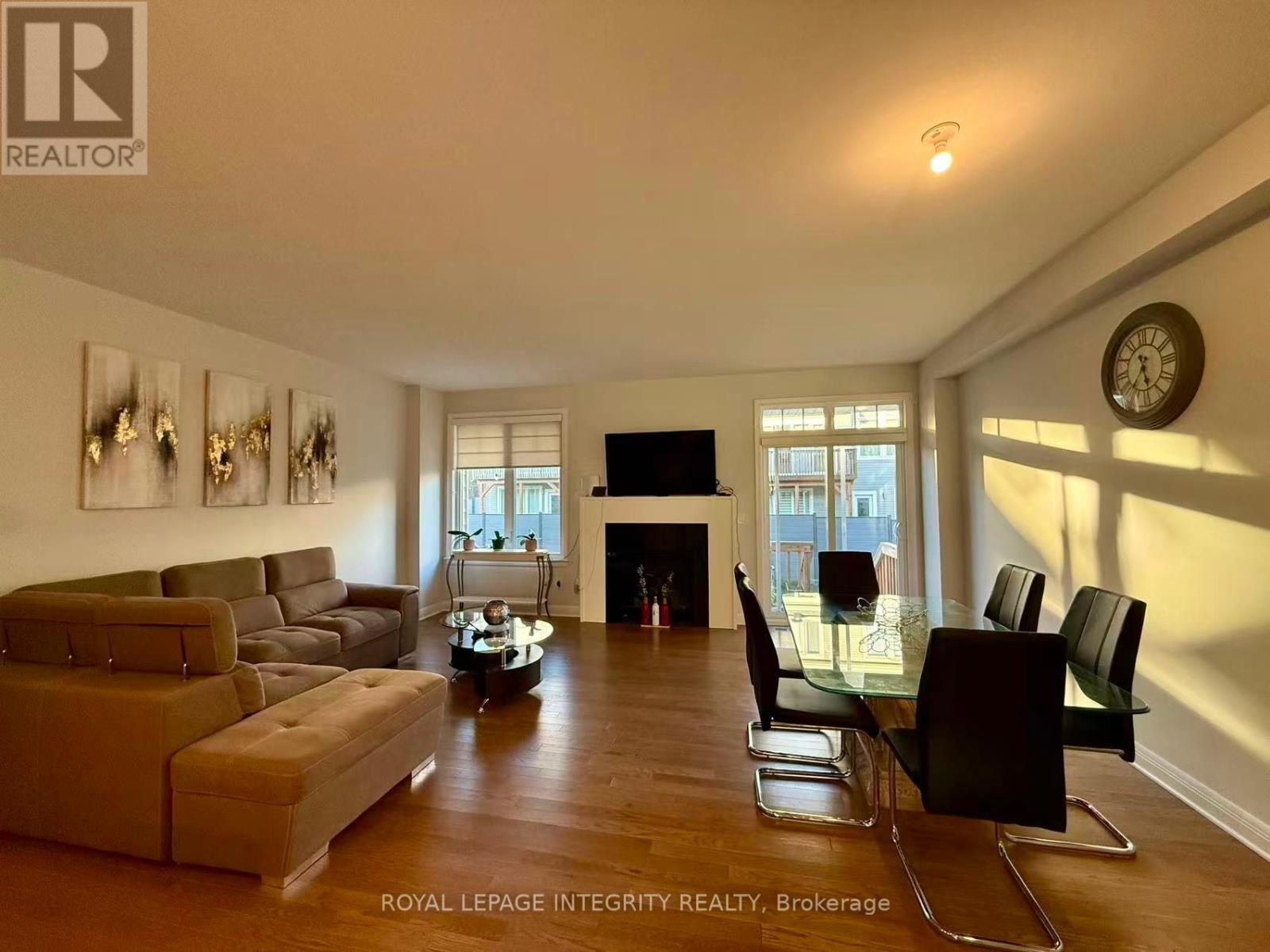519 Hitzlay Terrace, Ottawa, ON - Indoor Photo Showing Living Room With Fireplace