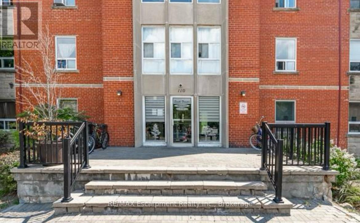 109 - 110 South Forster Park Drive, Oakville (Co Central), ON - Outdoor With Exterior