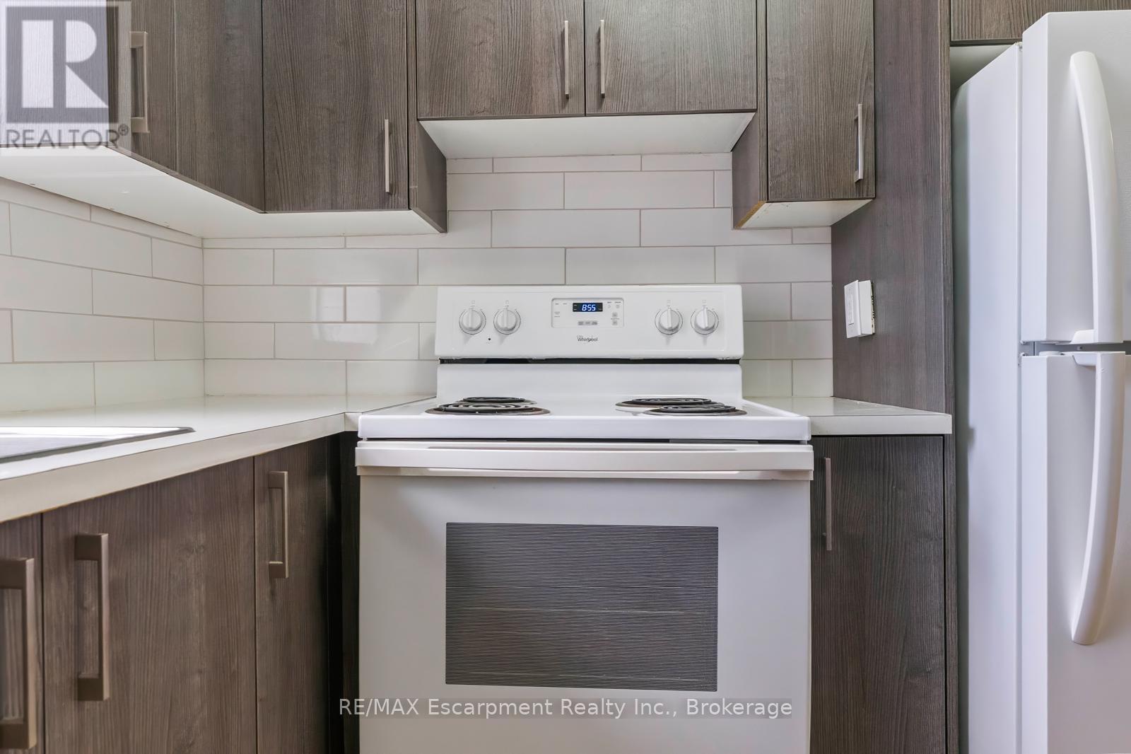109 - 110 South Forster Park Drive, Oakville (Co Central), ON - Indoor Photo Showing Kitchen