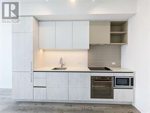 Ph09 - 1000 Portage Parkway, Vaughan, ON - Indoor Photo Showing Kitchen