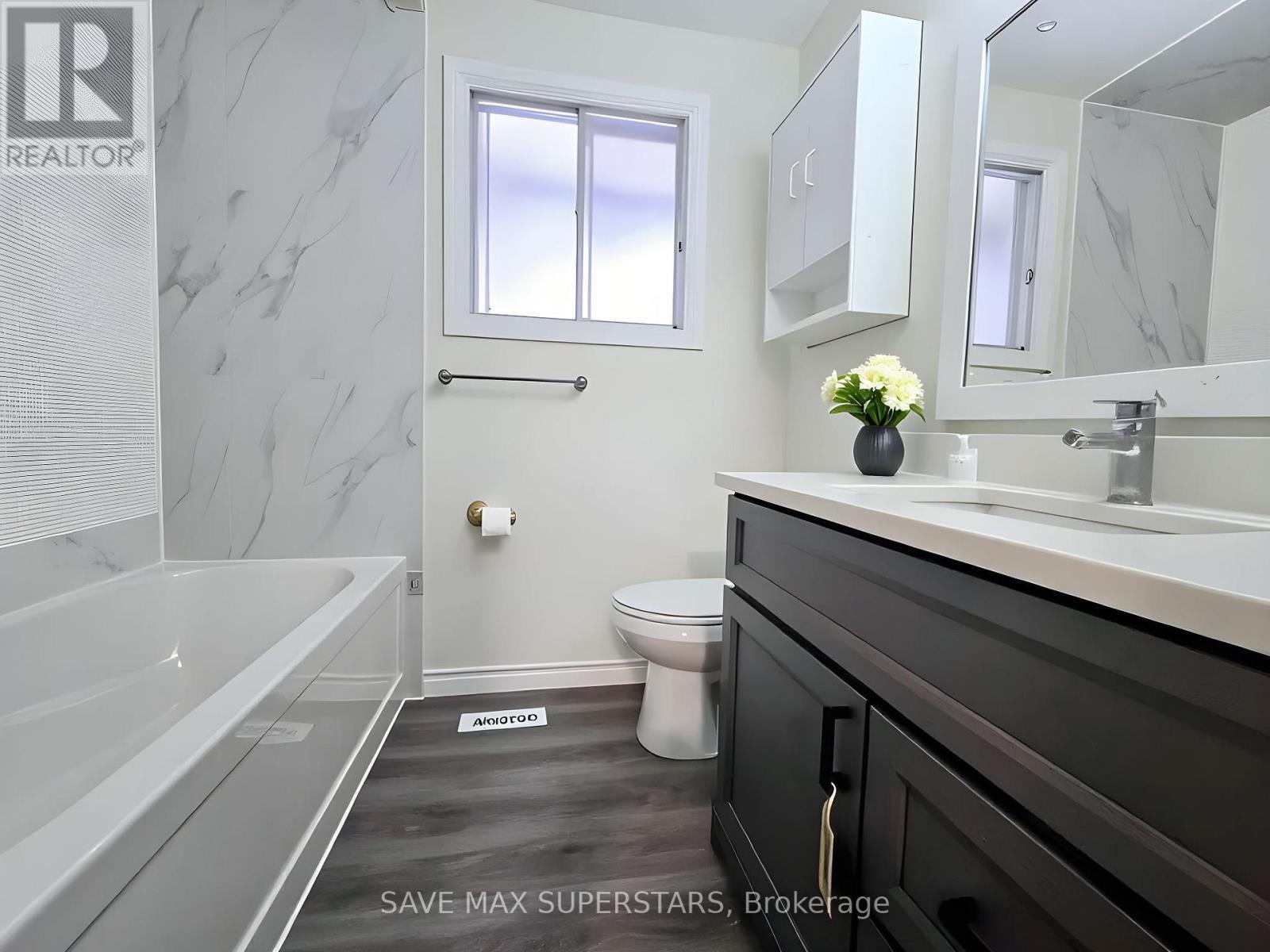 Duplex - 35 Bernick Drive, Barrie, ON - Indoor Photo Showing Bathroom