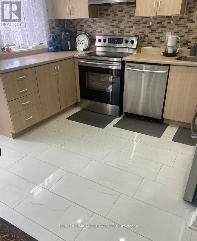 7 - 170 Spadina Road, Brampton, ON - Indoor Photo Showing Kitchen