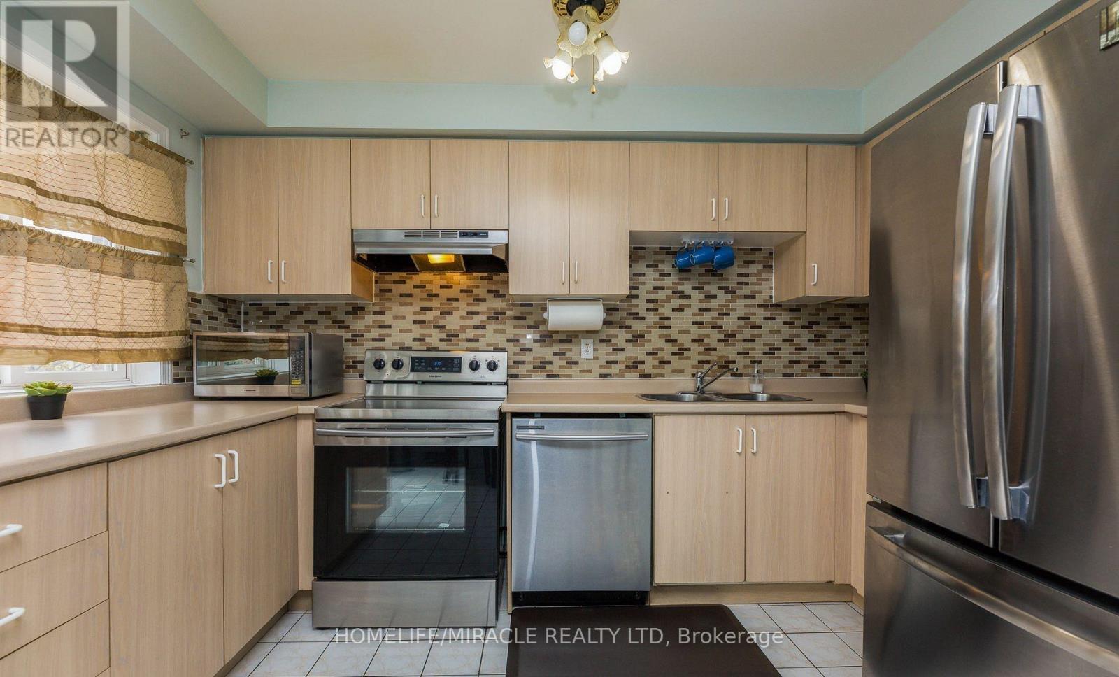 7 - 170 Spadina Road, Brampton, ON - Indoor Photo Showing Kitchen With Double Sink