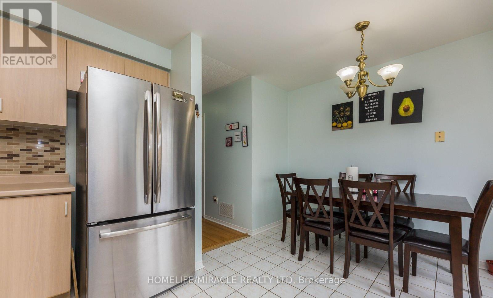 7 - 170 Spadina Road, Brampton, ON - Indoor Photo Showing Dining Room