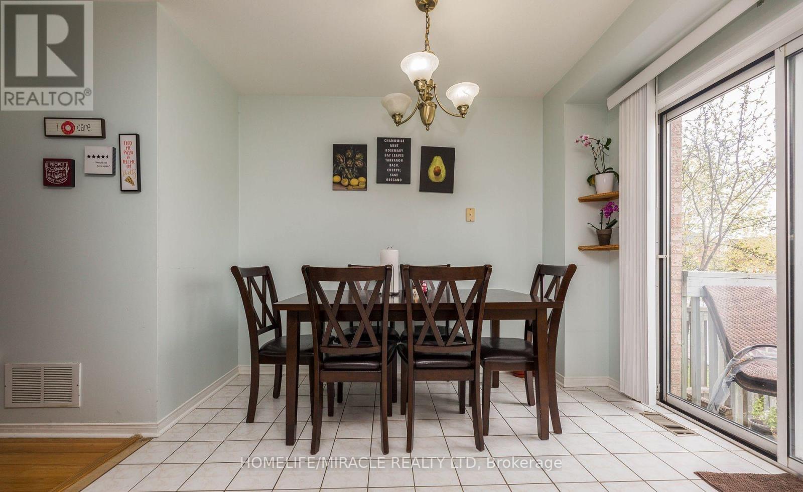 7 - 170 Spadina Road, Brampton, ON - Indoor Photo Showing Dining Room
