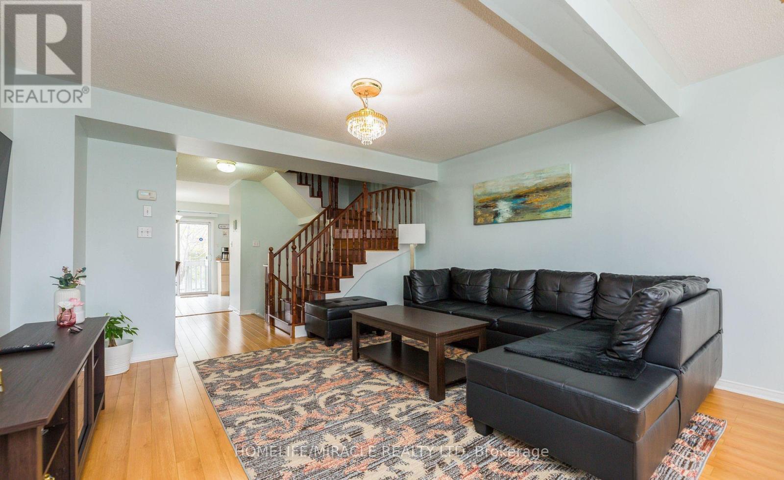 7 - 170 Spadina Road, Brampton, ON - Indoor Photo Showing Living Room
