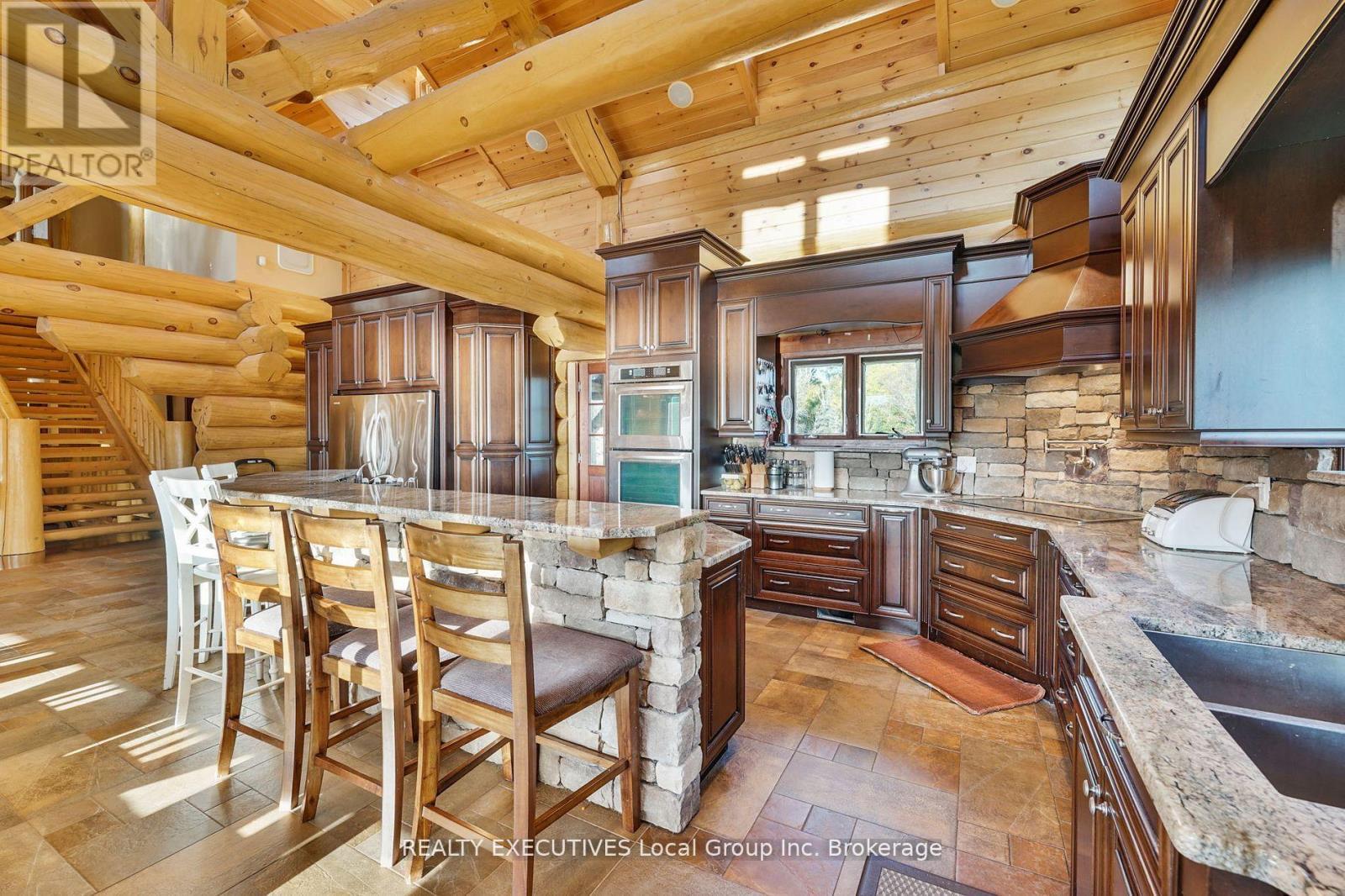 240/250 Kanichee Mine Road, Temagami, ON - Indoor Photo Showing Other Room