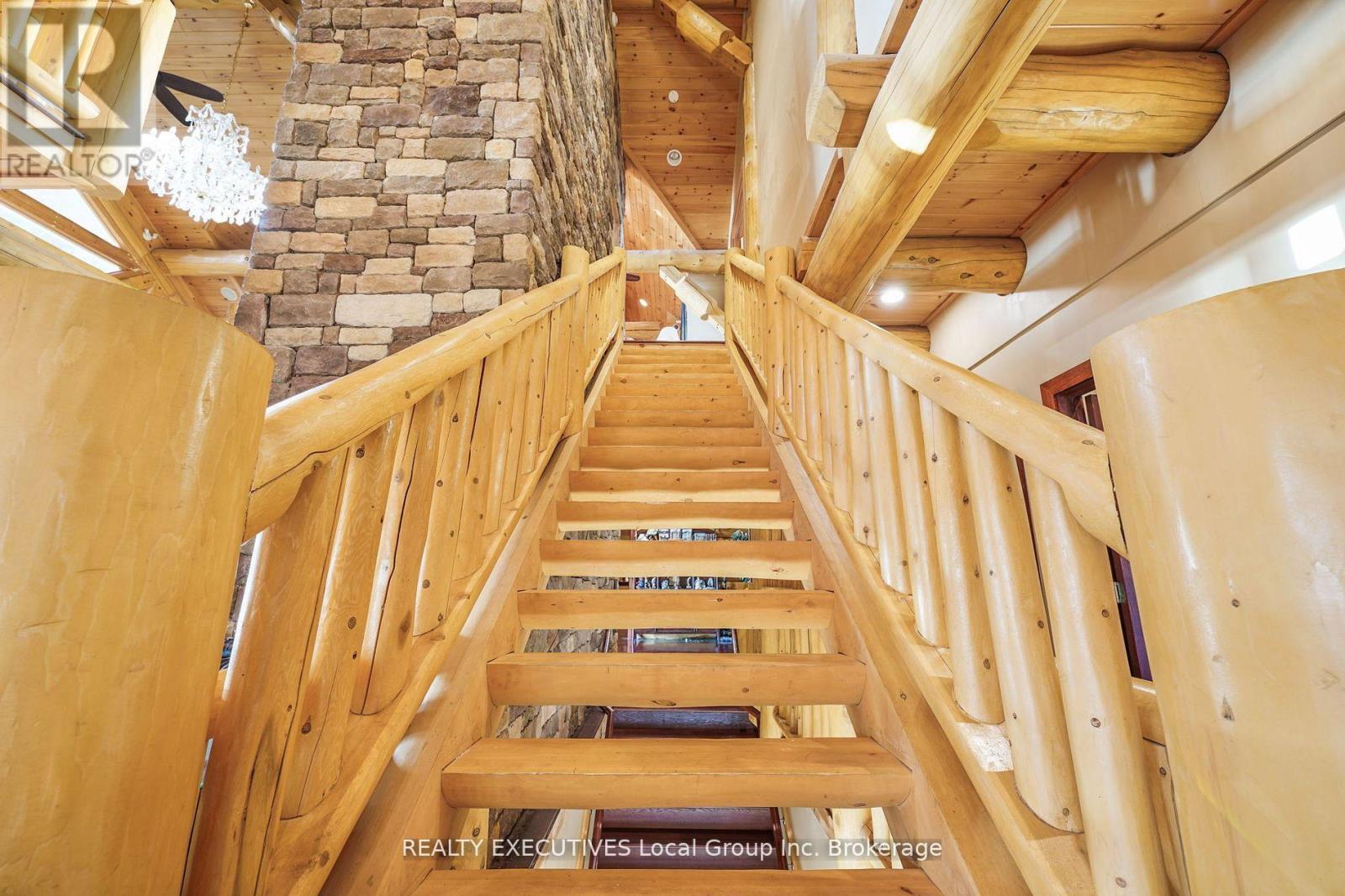 240/250 Kanichee Mine Road, Temagami, ON - Indoor Photo Showing Other Room