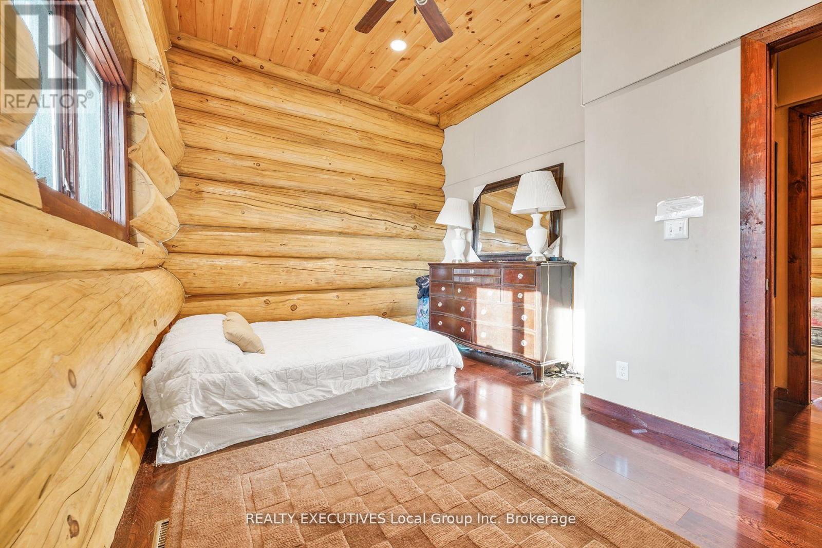240/250 Kanichee Mine Road, Temagami, ON - Indoor