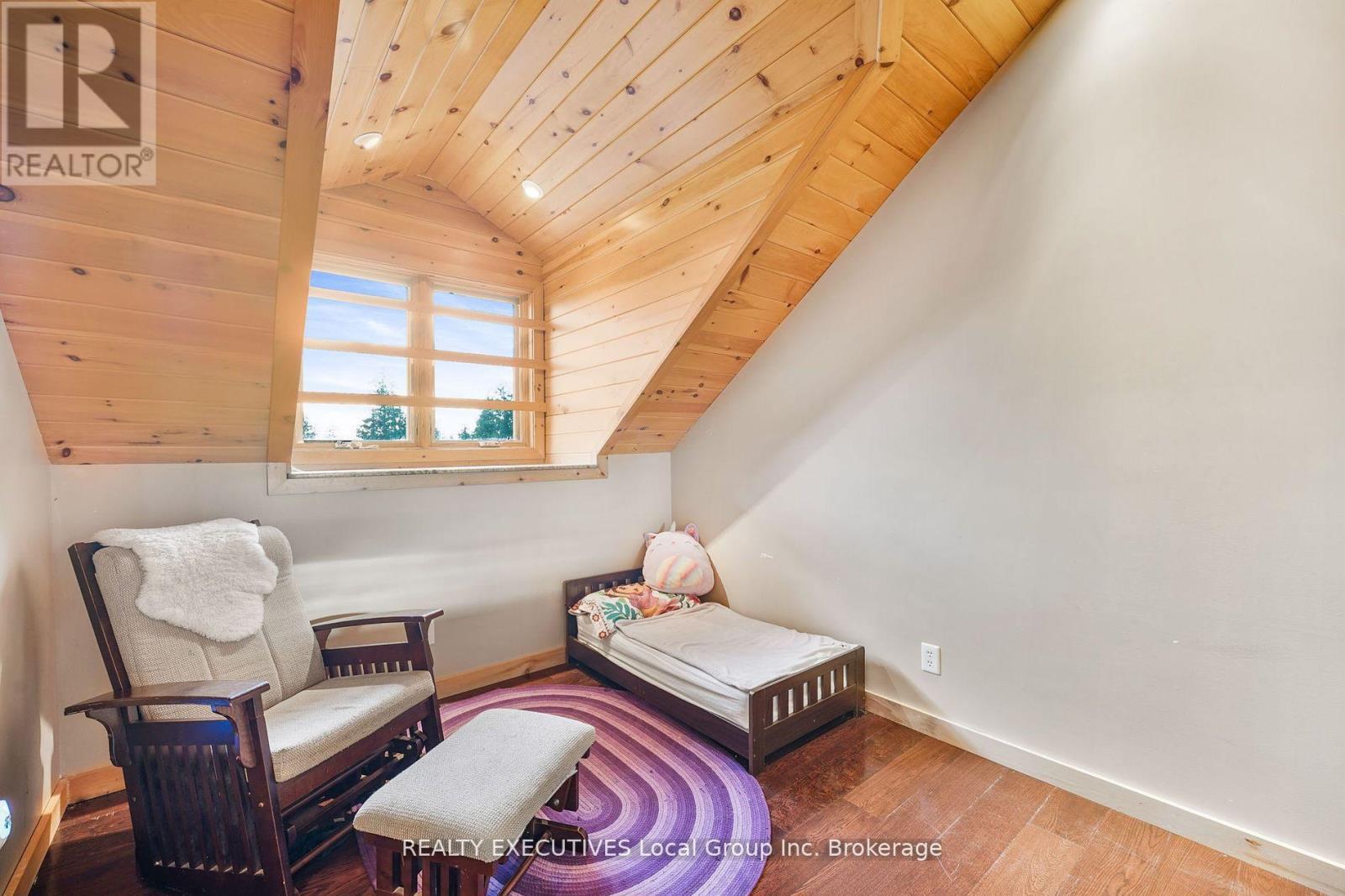 240/250 Kanichee Mine Road, Temagami, ON - Indoor Photo Showing Other Room