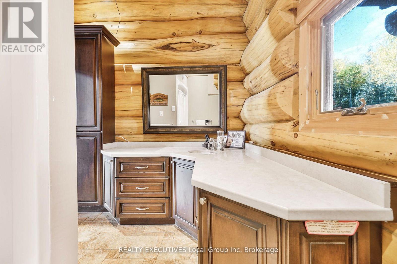 240/250 Kanichee Mine Road, Temagami, ON - Indoor