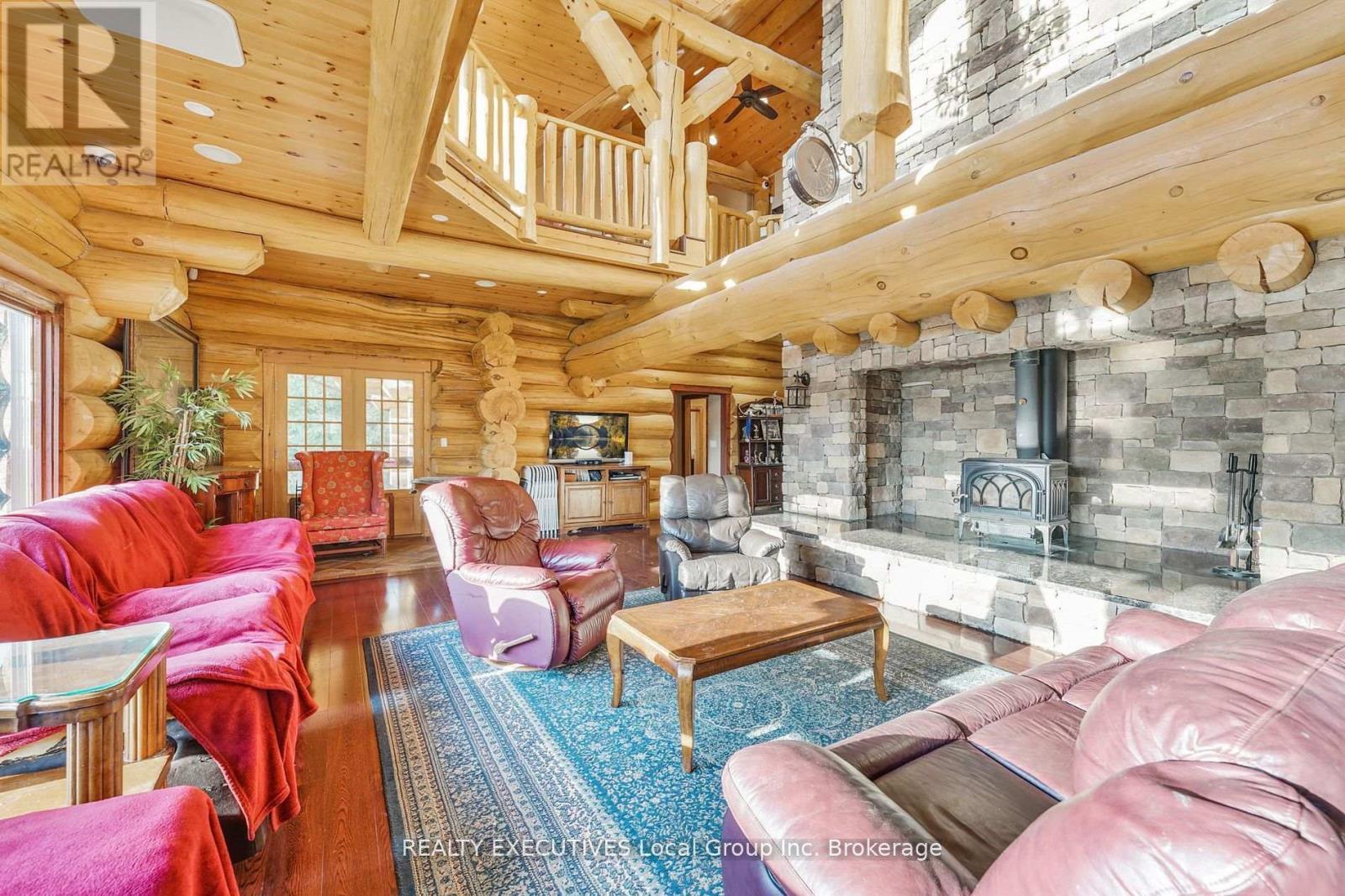 240/250 Kanichee Mine Road, Temagami, ON - Indoor Photo Showing Living Room