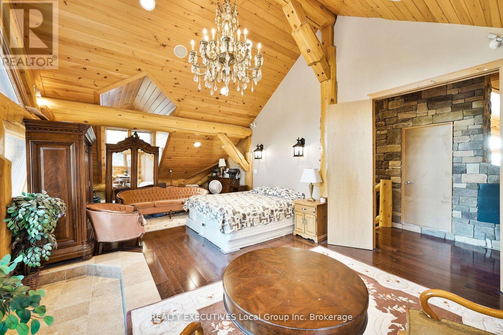 240/250 Kanichee Mine Road, Temagami, ON - Indoor