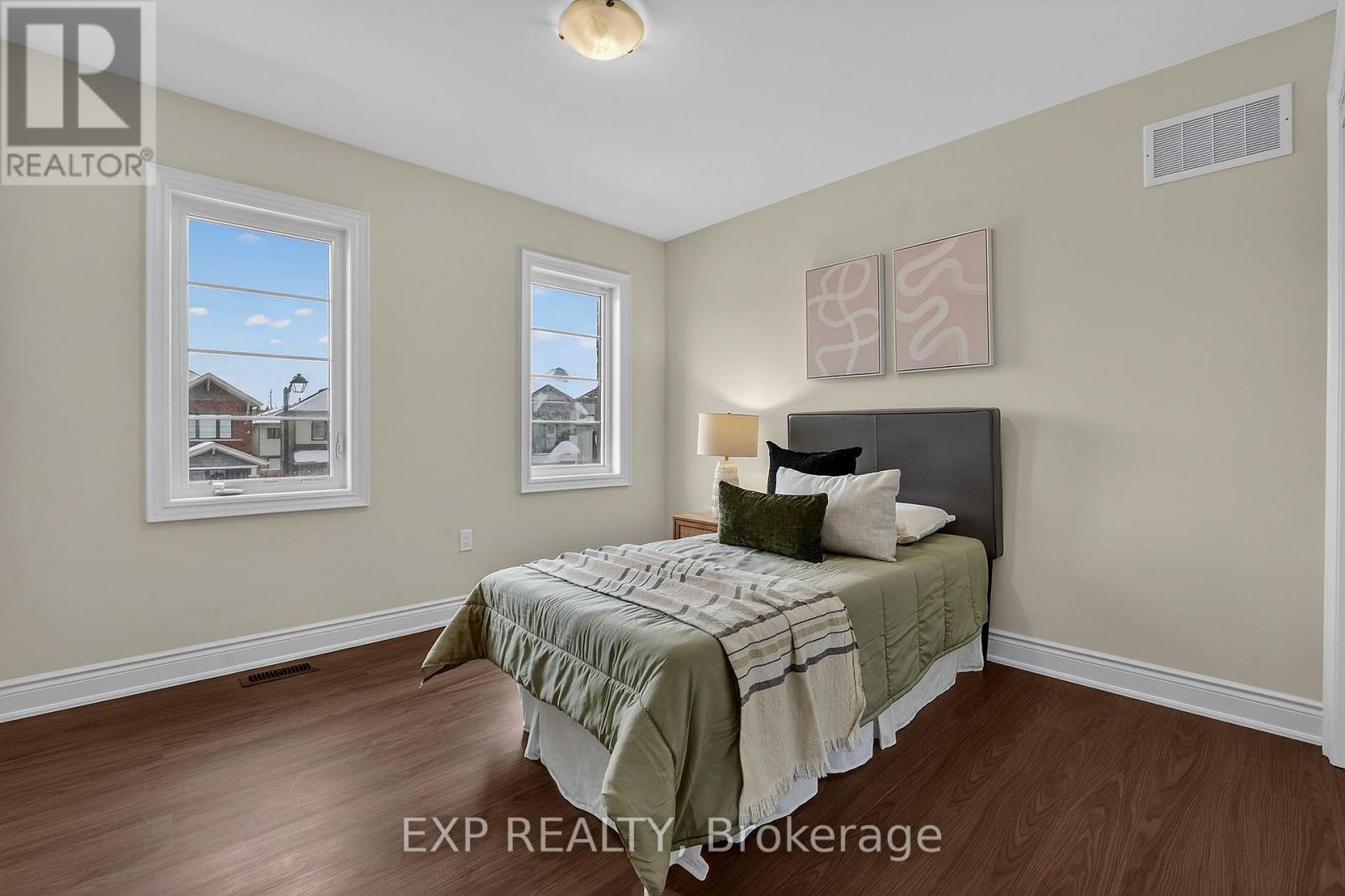 47 Pagebrook Crescent, Hamilton, ON - Indoor Photo Showing Bedroom