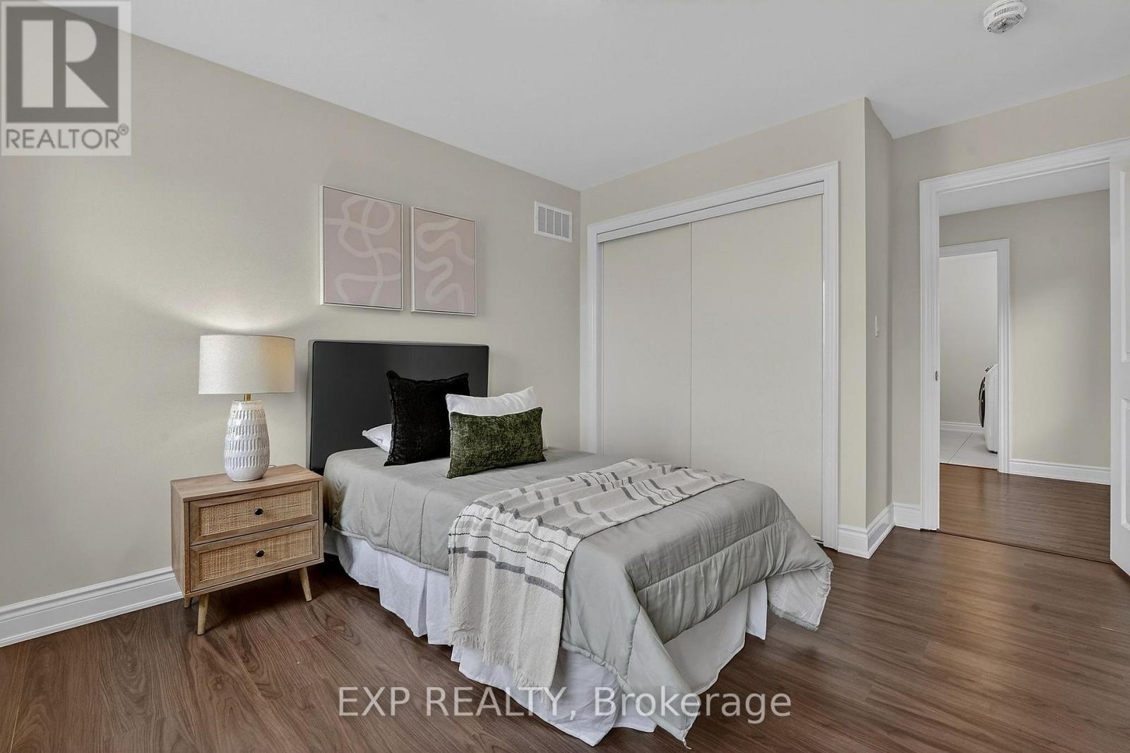 47 Pagebrook Crescent, Hamilton, ON - Indoor Photo Showing Bedroom