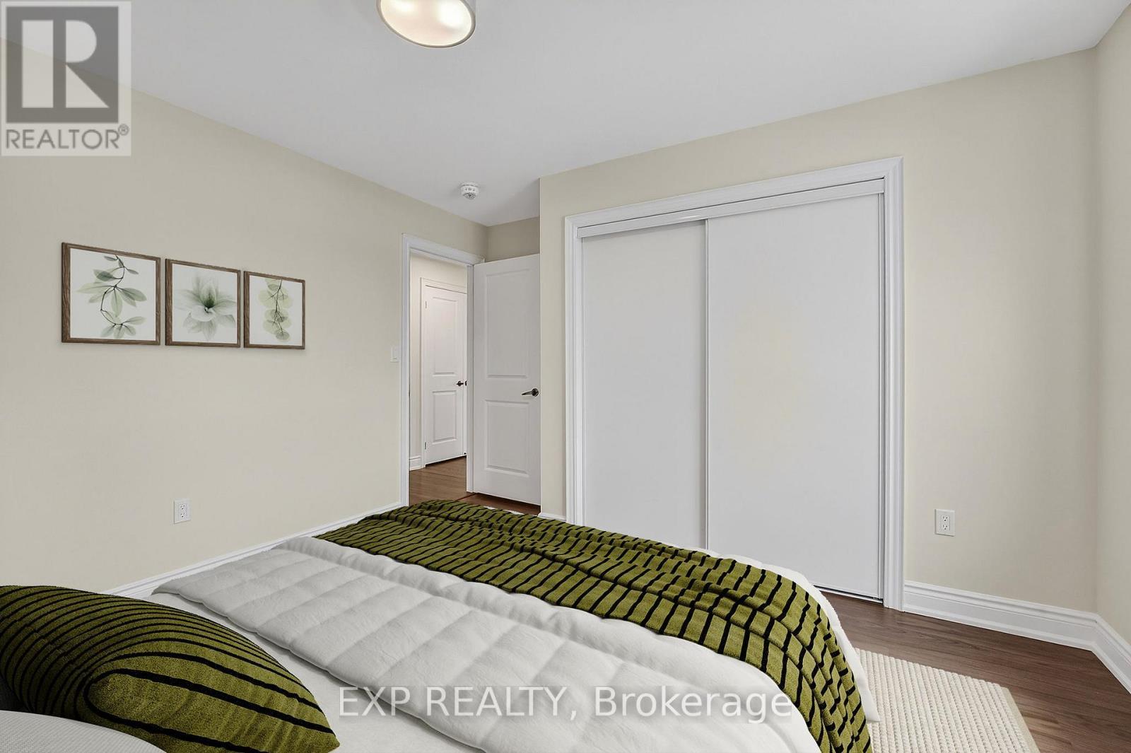 47 Pagebrook Crescent, Hamilton, ON - Indoor Photo Showing Bedroom