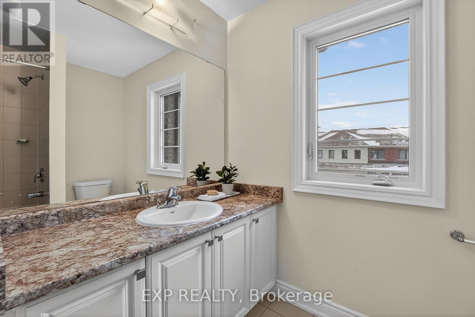 47 Pagebrook Crescent, Hamilton, ON - Indoor Photo Showing Bathroom