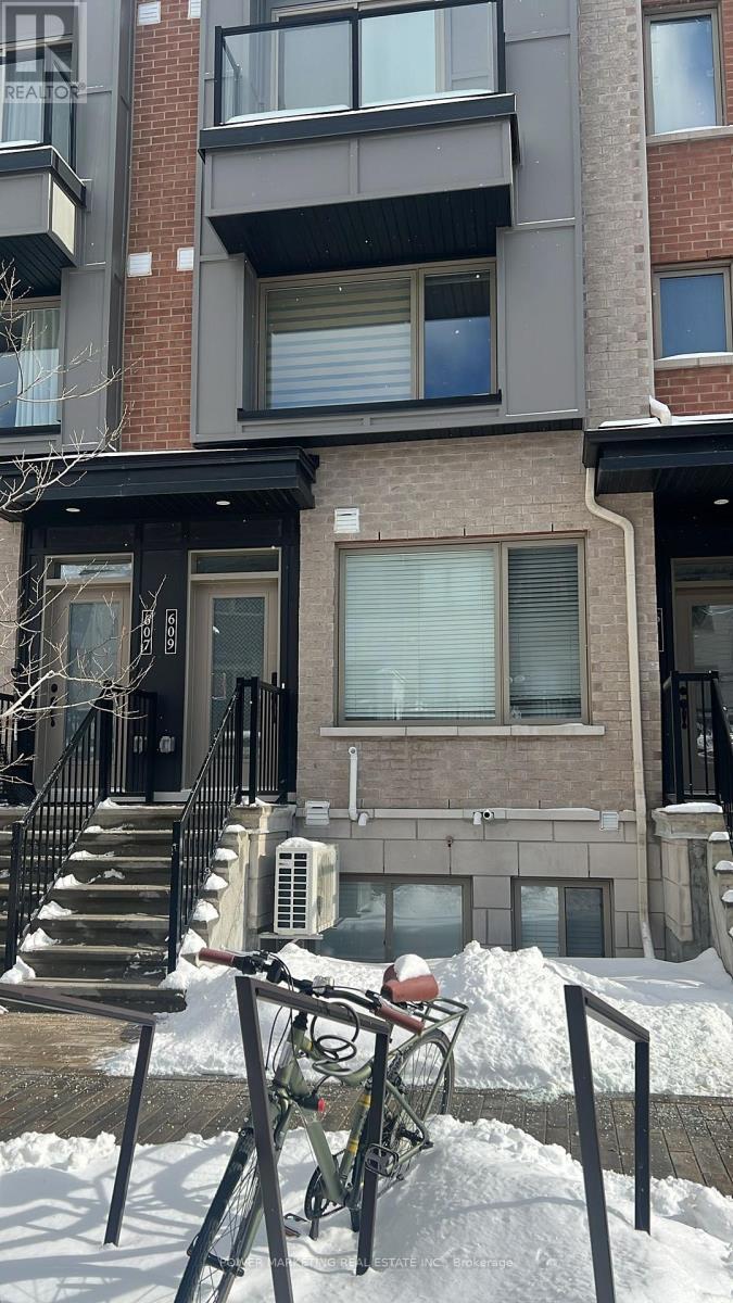 609 Makwa Private, Ottawa, ON - Outdoor With Facade