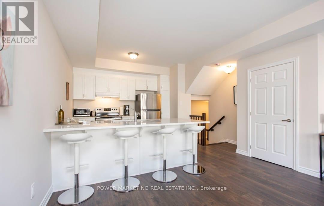 609 Makwa Private, Ottawa, ON - Indoor Photo Showing Kitchen With Upgraded Kitchen