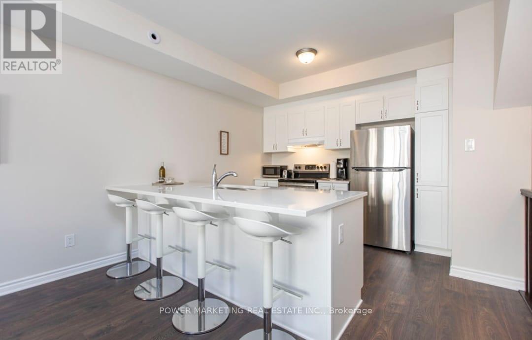 609 Makwa Private, Ottawa, ON - Indoor Photo Showing Kitchen With Stainless Steel Kitchen